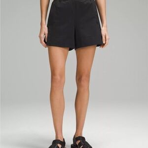 Lululemon Stretch Woven Relaxed-Fit High-Rise Short 4"